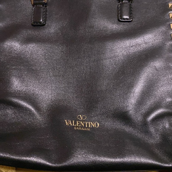 Authentic Valentino Rockstud tote - Picture 3 of 7